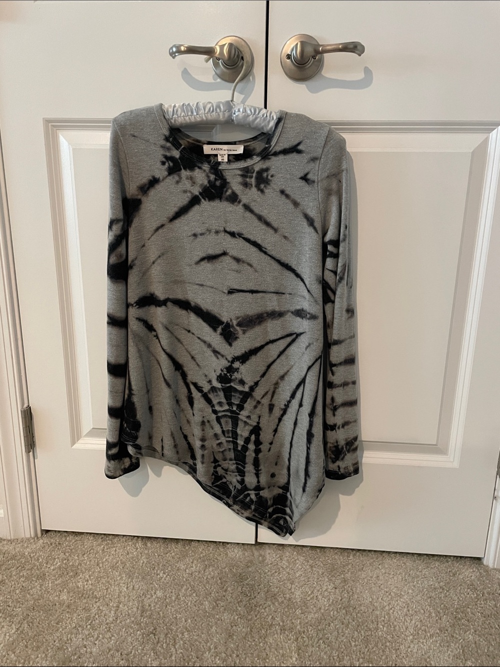 Karen Kane Gray and Black Tie-Dye Long Sleeve Tee